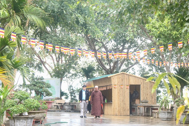 Hoa Phuc pagoda visiting and giving Tet gifts at Son La