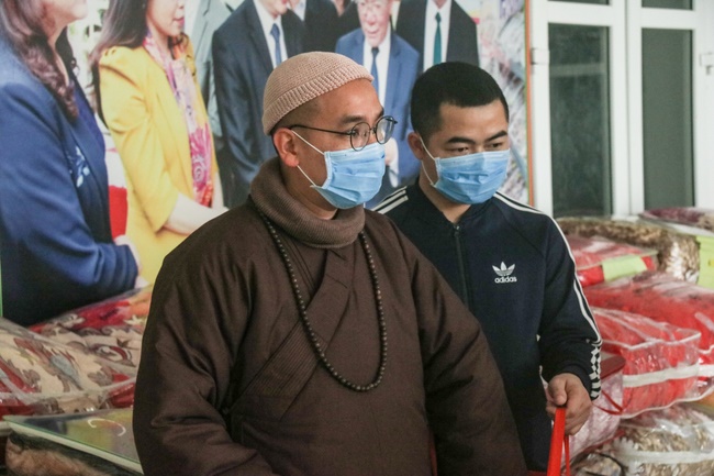 Hoa Phuc pagoda visiting and giving Tet gifts at Son La