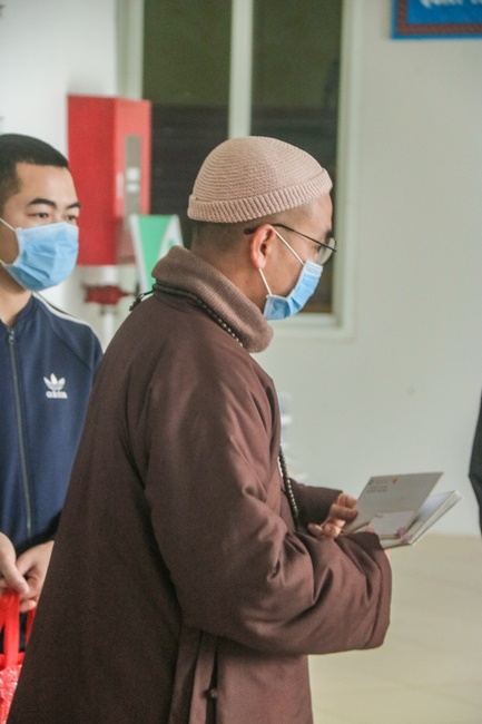 Hoa Phuc pagoda visiting and giving Tet gifts at Son La