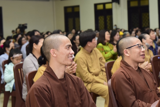 GALA program “Laughter at the Temple Gate”.