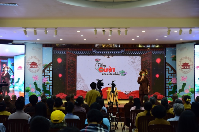 GALA program “Laughter at the Temple Gate”.