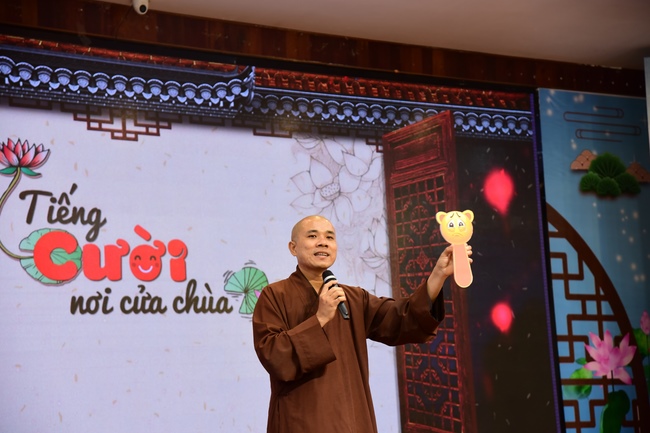 GALA program “Laughter at the Temple Gate”.