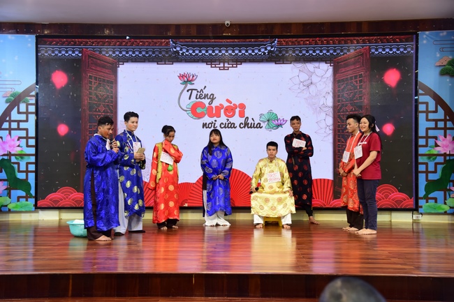 GALA program “Laughter at the Temple Gate”.