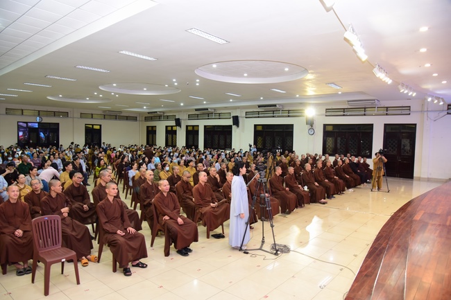 GALA program “Laughter at the Temple Gate”.