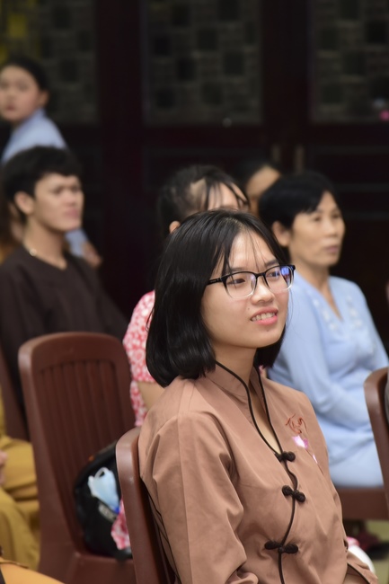 GALA program “Laughter at the Temple Gate”.