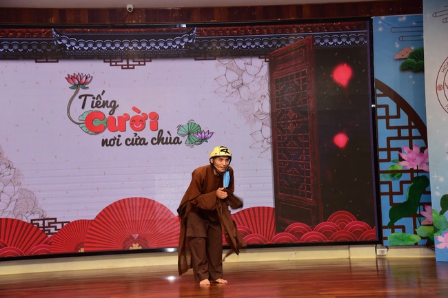 GALA program “Laughter at the Temple Gate”.