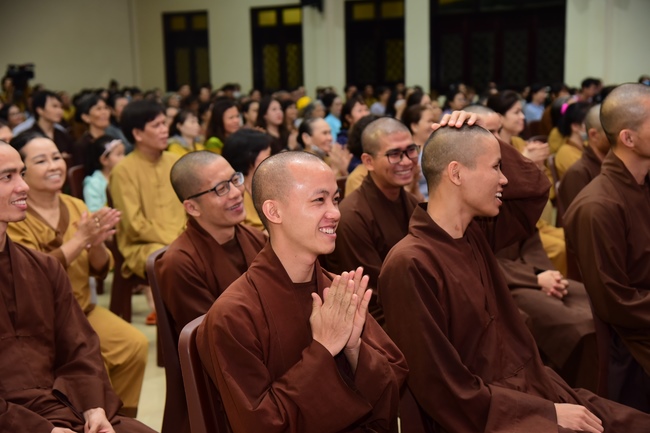 GALA program “Laughter at the Temple Gate”.