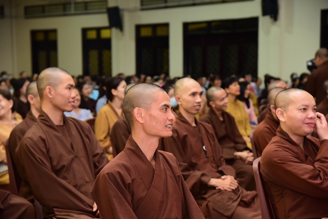 GALA program “Laughter at the Temple Gate”.