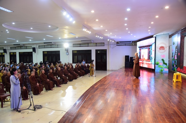 GALA program “Laughter at the Temple Gate”.