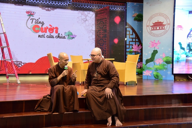 GALA program “Laughter at the Temple Gate”.