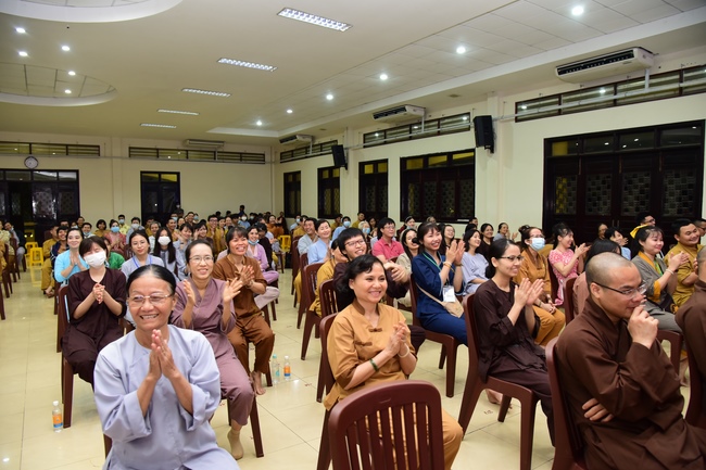 GALA program “Laughter at the Temple Gate”.