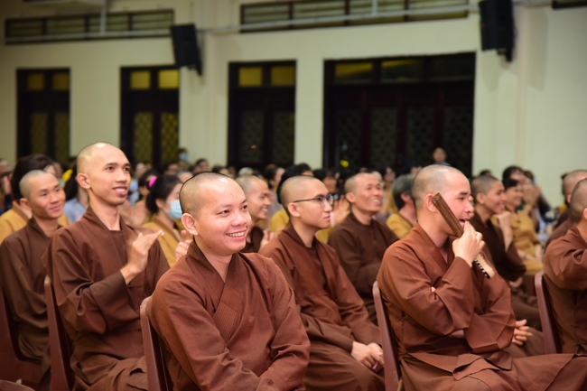 GALA program “Laughter at the Temple Gate”.