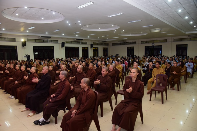GALA program “Laughter at the Temple Gate”.