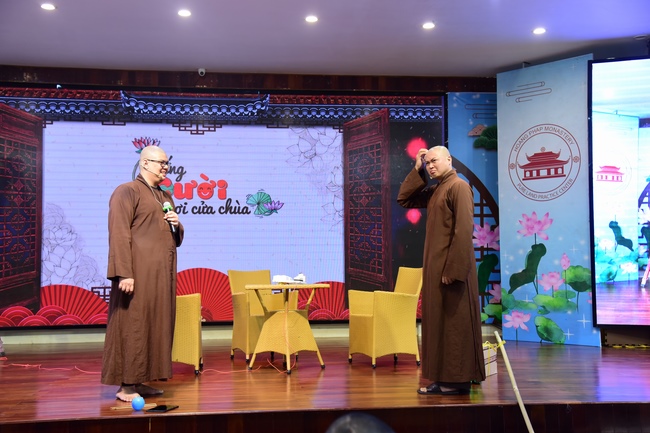 GALA program “Laughter at the Temple Gate”.