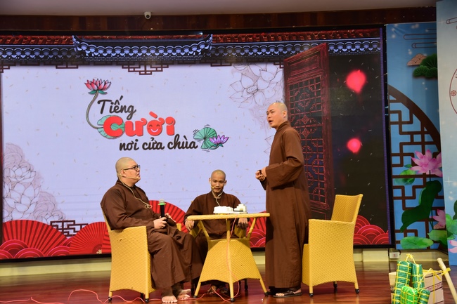 GALA program “Laughter at the Temple Gate”.