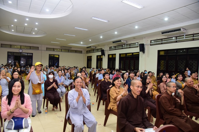 GALA program “Laughter at the Temple Gate”.