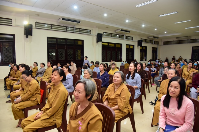 GALA program “Laughter at the Temple Gate”.