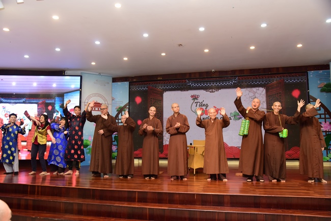 GALA program “Laughter at the Temple Gate”.