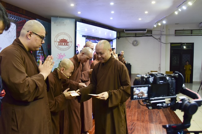 GALA program “Laughter at the Temple Gate”.