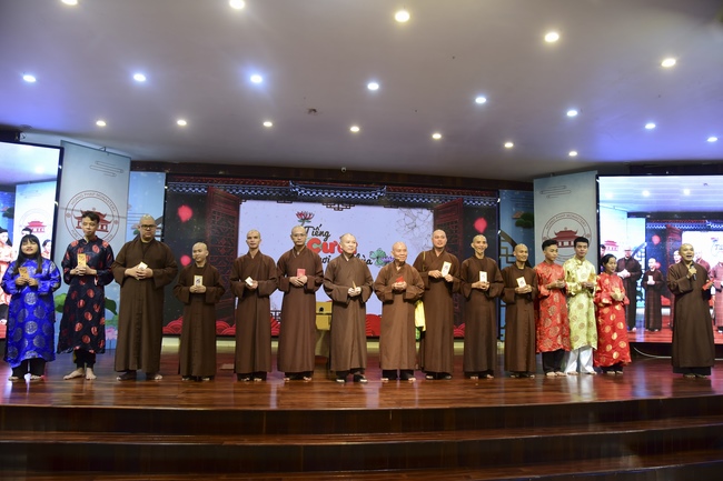 GALA program “Laughter at the Temple Gate”.