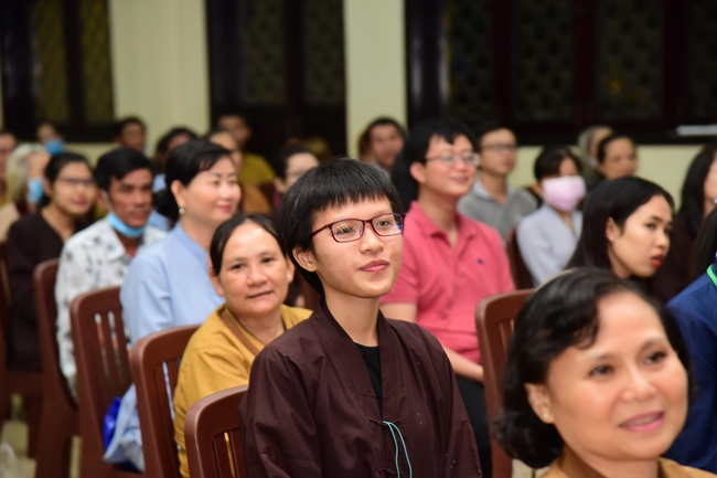 GALA program “Laughter at the Temple Gate”.