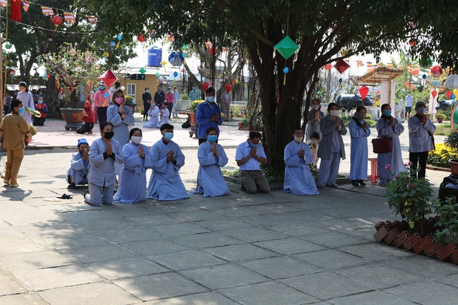 The Ceremony Praying for Peace in the New Year at Dong Cao Pagoda (internality) in Thanh Hoa.