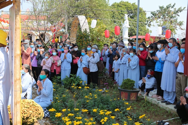 The Ceremony Praying for Peace in the New Year at Dong Cao Pagoda (internality) in Thanh Hoa.
