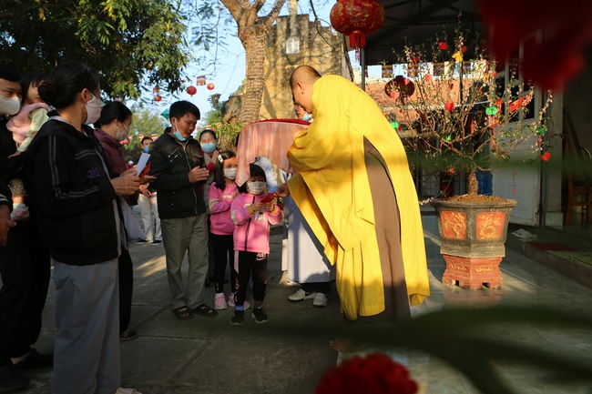 The Ceremony Praying for Peace in the New Year at Dong Cao Pagoda (internality) in Thanh Hoa.