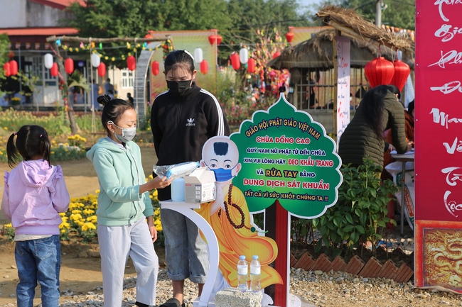 The Ceremony Praying for Peace in the New Year at Dong Cao Pagoda (internality) in Thanh Hoa.
