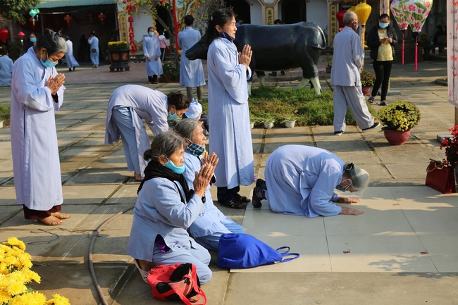 The Ceremony Praying for Peace in the New Year at Dong Cao Pagoda (internality) in Thanh Hoa.