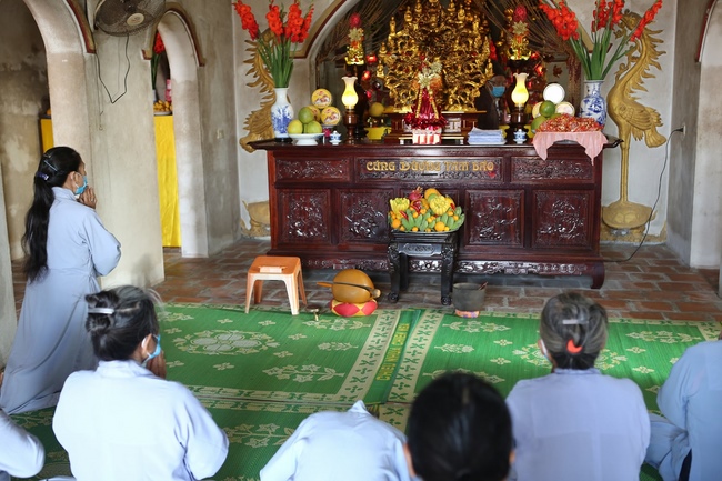 The Ceremony Praying for Peace in the New Year at Dong Cao Pagoda (internality) in Thanh Hoa.