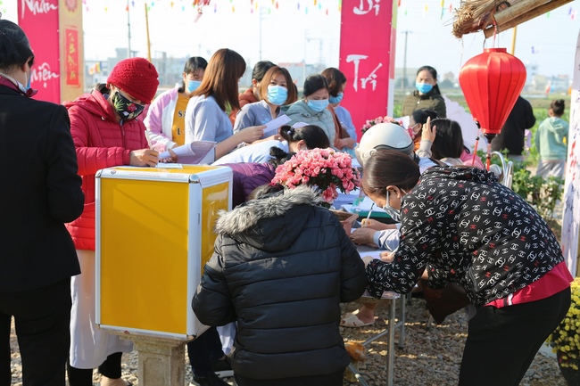 The Ceremony Praying for Peace in the New Year at Dong Cao Pagoda (internality) in Thanh Hoa.