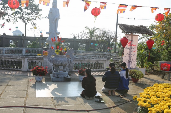 The Ceremony Praying for Peace in the New Year at Dong Cao Pagoda (internality) in Thanh Hoa.