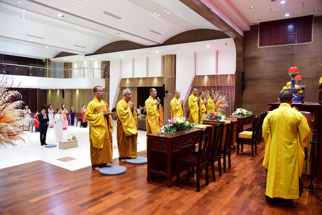 The Wedding Ceremony at the pagoda