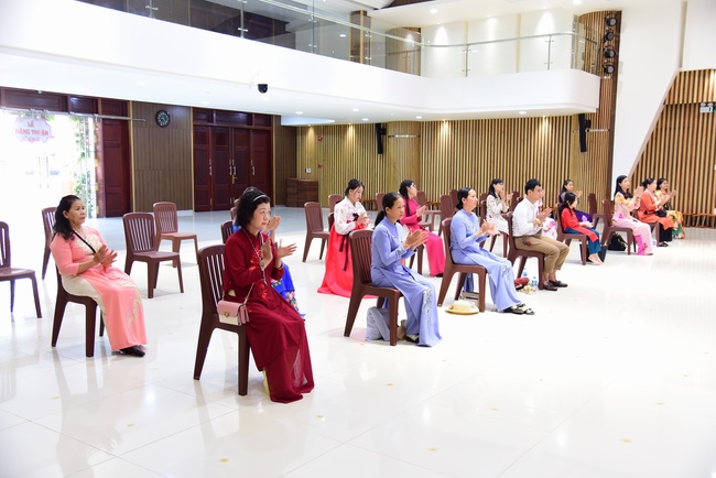 The Wedding Ceremony at the pagoda