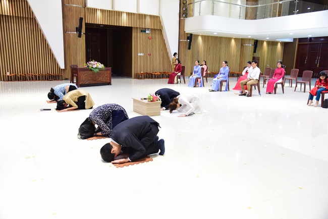 The Wedding Ceremony at the pagoda