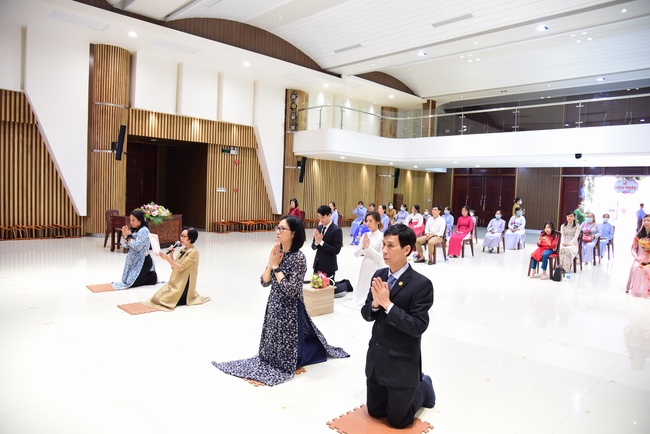 The Wedding Ceremony at the pagoda
