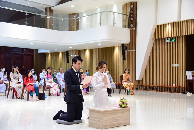 The Wedding Ceremony at the pagoda