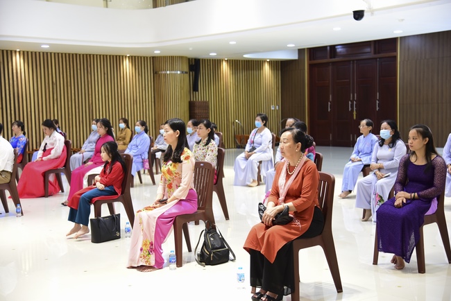 The Wedding Ceremony at the pagoda