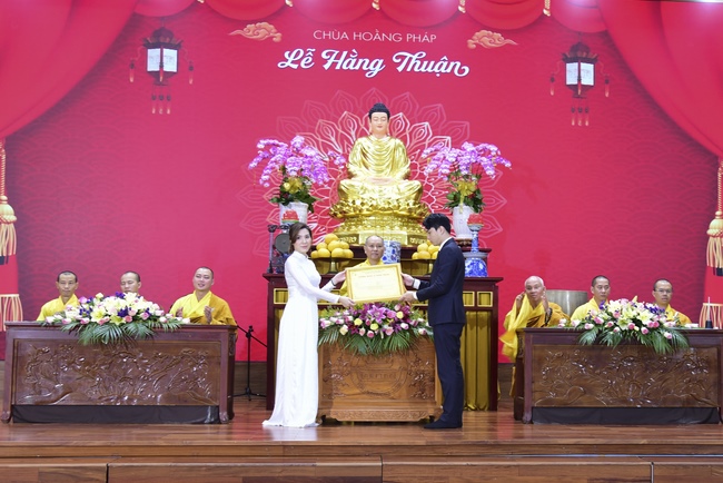 The Wedding Ceremony at the pagoda