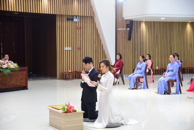 The Wedding Ceremony at the pagoda