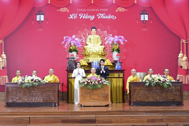 The Wedding Ceremony at the pagoda