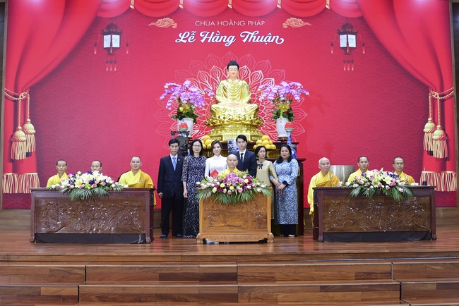 The Wedding Ceremony at the pagoda