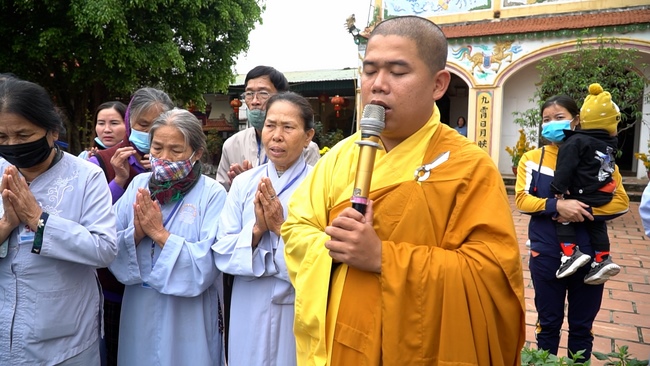 The Rite Wishing Longevity for the Elderly in Yen Phap ashram