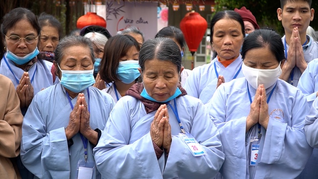 The Rite Wishing Longevity for the Elderly in Yen Phap ashram