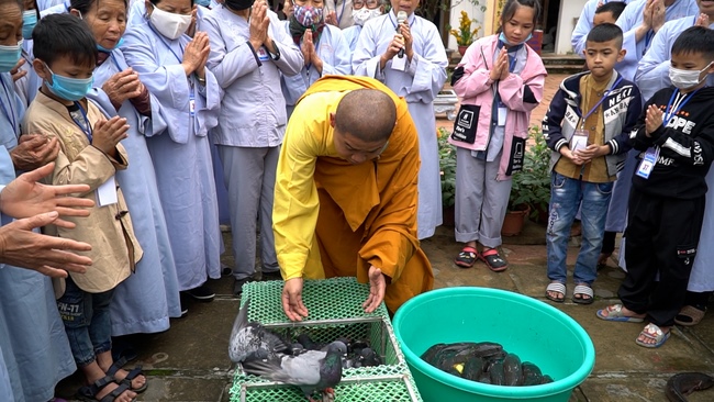 The Rite Wishing Longevity for the Elderly in Yen Phap ashram