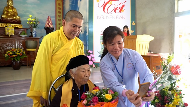 The Rite Wishing Longevity for the Elderly in Yen Phap ashram