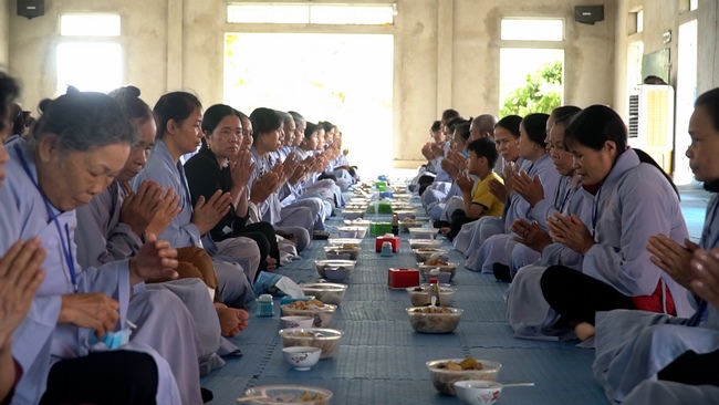 The Rite Wishing Longevity for the Elderly in Yen Phap ashram