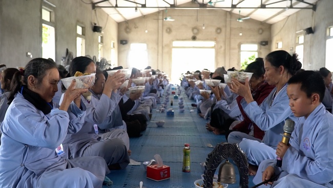 The Rite Wishing Longevity for the Elderly in Yen Phap ashram