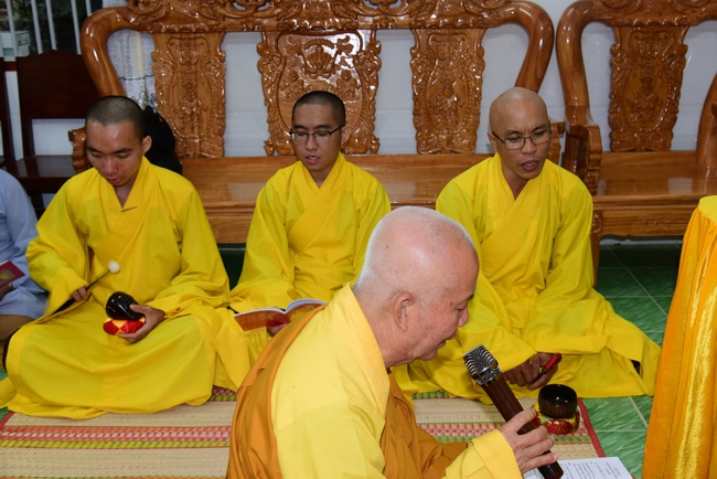 Visiting Buddhist Lien Bich Funeral